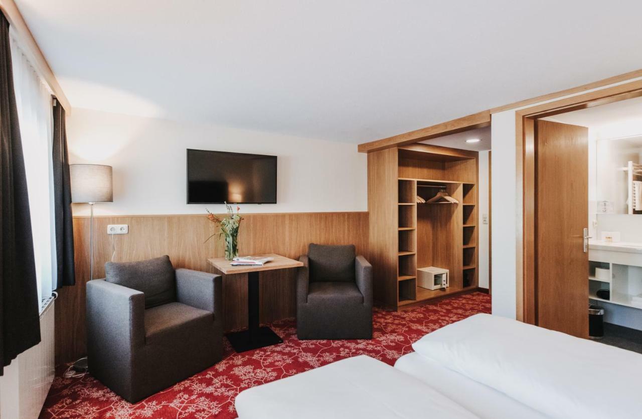 Hotel Adler Warth  Екстериор снимка